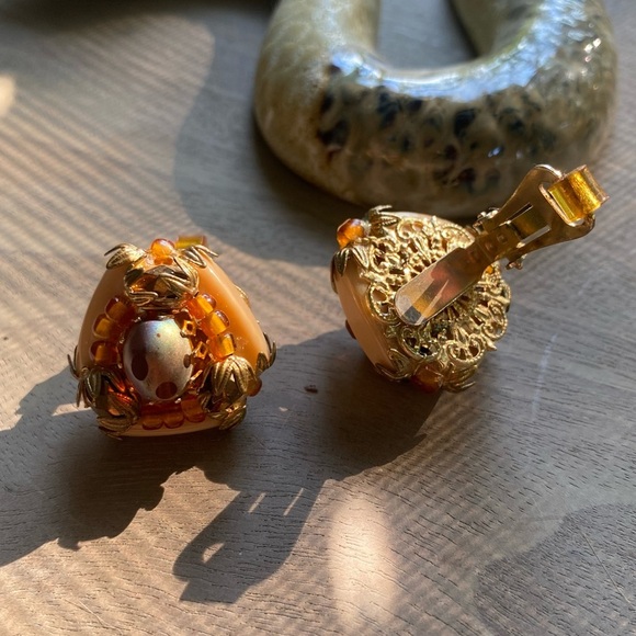 Vintage Hobé Amber Glass Bead and Lucite Clip On Triangle Earrings - Picture 5 of 5